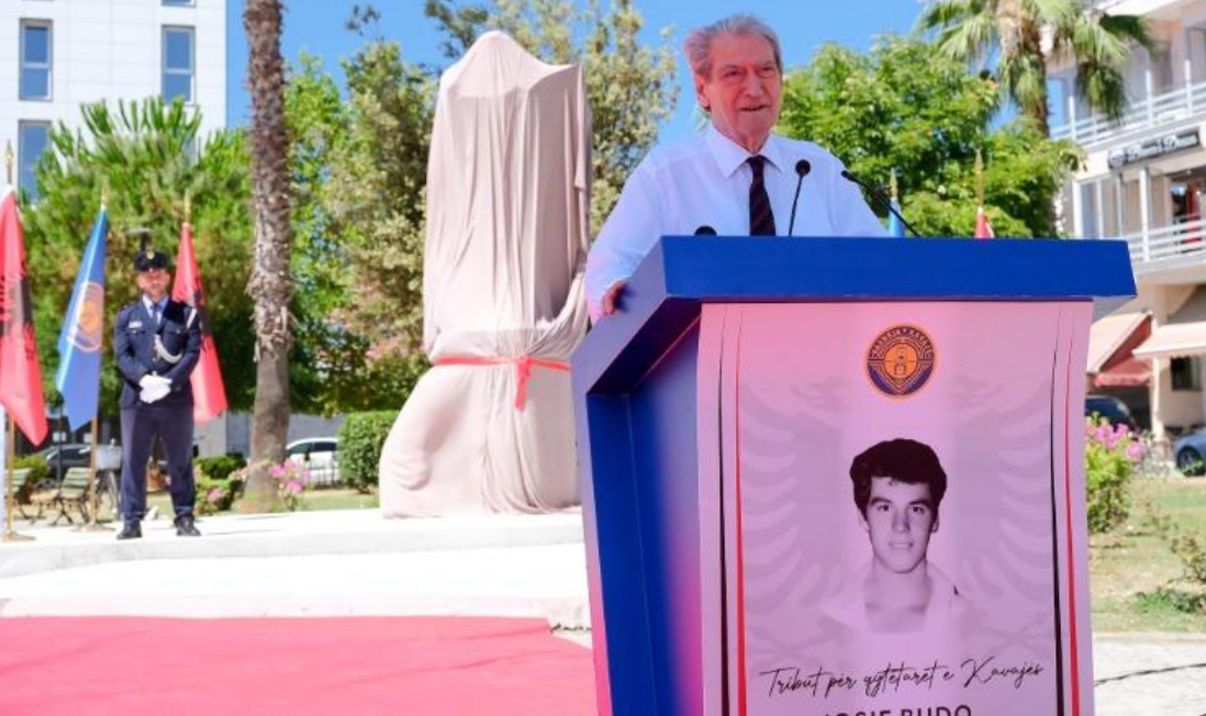 Inaugurimi i shtatores së Josif Budos në Kavajë, Berisha: Ramaduro po largon të rinjtë, shëtit me atlete të bardha në samite! Do t’u rikthejmë dinjitetin shqiptarëve