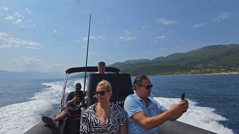 Turizmi në Vlorë, vizitorët magjepsen me ishullin e Sazanit dhe Karaburunin