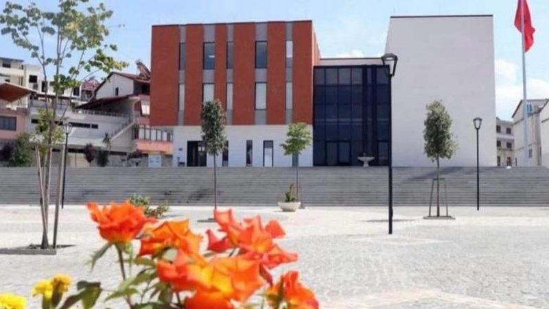 Ultimatumi i Ramës – Japin dorëheqjen drejtorët e bashkisë së Roskovecit dhe 5 administratorët! Largime dhe në Laç
