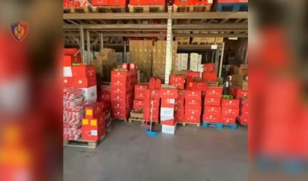 Skandal në Vorë, zbulohet magazina ku falsifikoheshin etiketat e ushqimeve të skaduara, më pas hidheshin sërish në treg