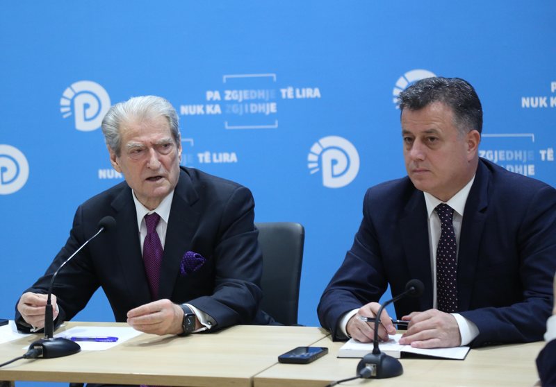 SPAK heton kontratën e lobimit 6 mln dollarë të PD, Berisha ia “ngec” Flamur Nokës: PD s’ka firmosur gjë, por Flamuri me një fondacion….