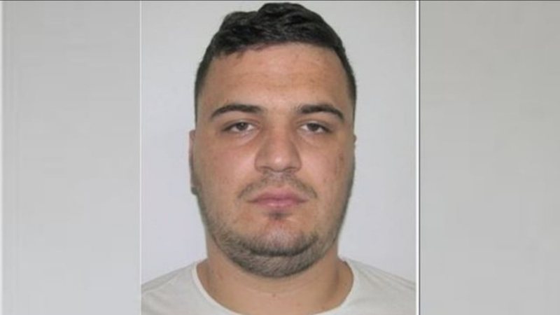 Telefoni i Laert Haxhiut i “ha kokën” drejtorit të burgut të Drenovës dhe shefi i policisë 