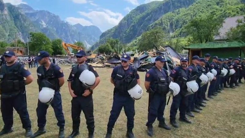 Theth/ IKMT vijon shembjen e ndërtimeve pa leje, banorët kërcënojnë zyrtarët
