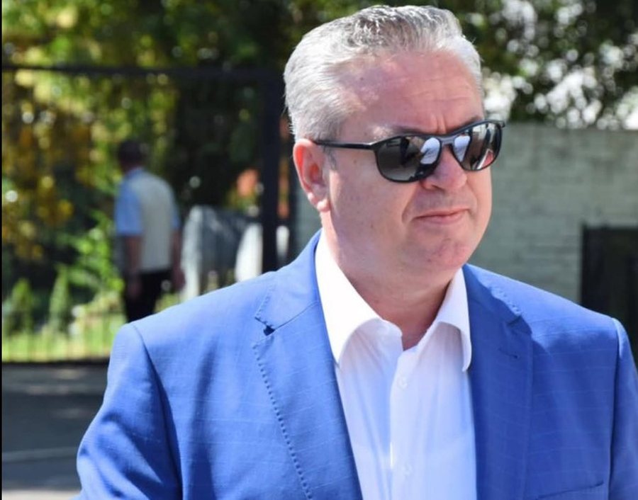 Heshtja e deputetëve të PD-së përballë Bankersit dhe rreshtimi para TV-së së Irfan Hysenbelliut