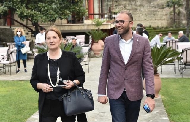 Flutura Açka: Për çerrat, plumbat nën brez të tyre dhe kujt i takon drejtimi i grupit të PD-së