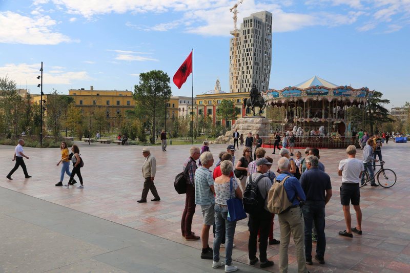 BSH: Turizmi e tregtia mbajnë në këmbë besimin në ekonomi, qytetarët ‘jo’ blerjeve të mëdha