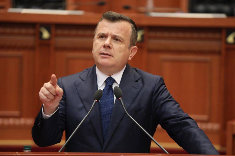 Berisha e quajti 21 Janarin krim shtetëror pa dashje, reagon Balla: Saliu urdhëruesi politik i vrasjeve në bulevard