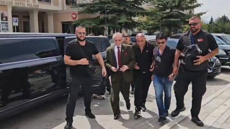Ja ku jam – Profesor Pilinçi i sfidon të gjithë nga Korça: “Qeverinë time e kam zgjedhur, kapelet e republikës i çuam në Paris”