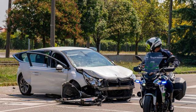Aksident fatal në Milano: Katër minorenë vjedhin një makinë dhe përplasin për vdekje një grua
