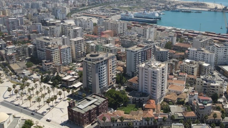 Hapësirat publike/ Qytetarët raportojnë abuzuesit, 3644 denoncime! Në krye të listës ankesat për trotuaret dhe ambientet e përbashkëta