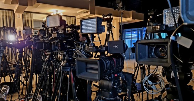 Raporti i DASH-it: Në Ballkanin Perëndimor ka kufizime të lirisë së medias