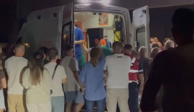 Ka plagë thike afër zemrës, 27-vjeçari niset me ambulancë drejt Spitalit të Traumës për mjekim të specializuar!