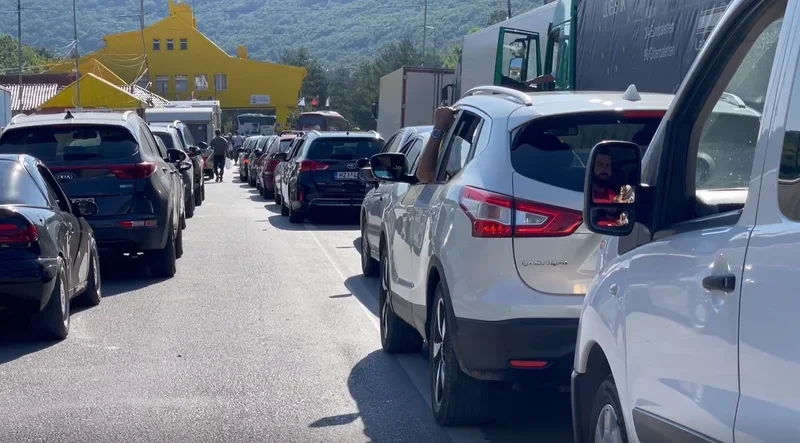 Emigrantët kthehen në vendet e punës, fluks i lartë në pikat kufitare