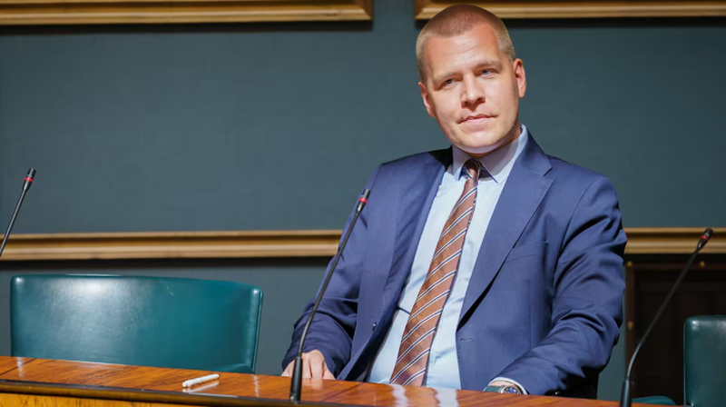 Kush është deputeti 30-vjeçar që i dha fund jetës brenda Parlamentit në Finlandë