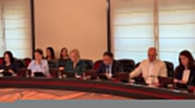 Ministrat “shpëtojnë” nga hedhja e firmave
