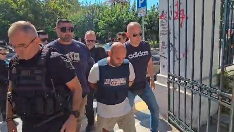 Shqiptari që vrau gruan në Greqi takon vajzën 18-vjeçare në gjykatë: Isha i hutuar, nuk doja ta bëja