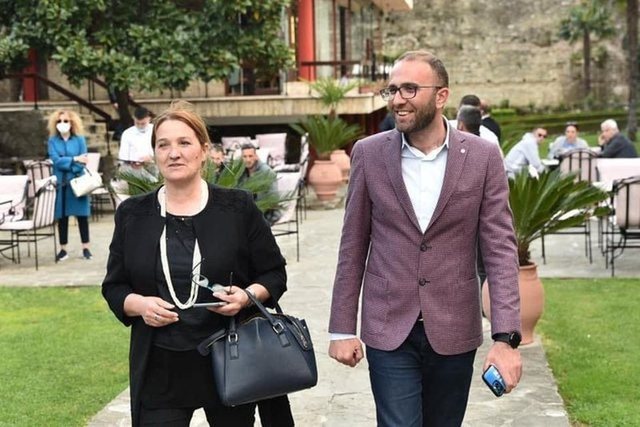 “Heroi im Gaz Bardhi” – Këshilltari i Berishës i përgjigjet Flutura Açkës me një shkrim të 2021 (vetëm se duhet të nxjerrë dhe çfarë shkruante Berisha për Bashën atëherë)
