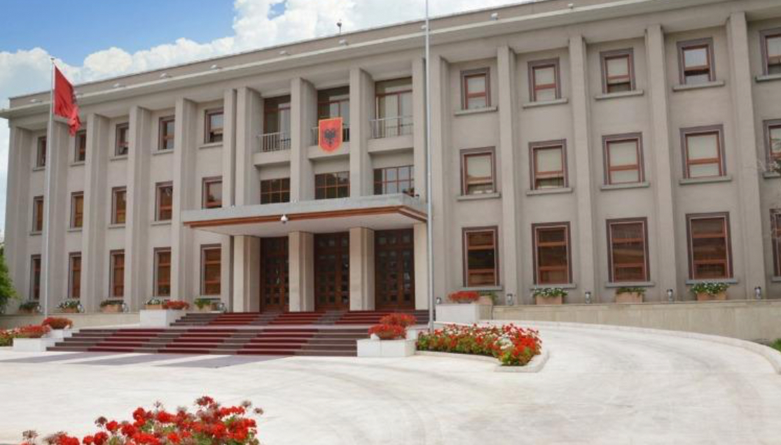 Drafti i Kodit të ri Penal/ ‘Përdhosja’ e Presidentit dhe Kryeministrit dënohet deri në 3 vjet burg! Dervishi: Si në diktaturë, çdo meme të fut në qeli
