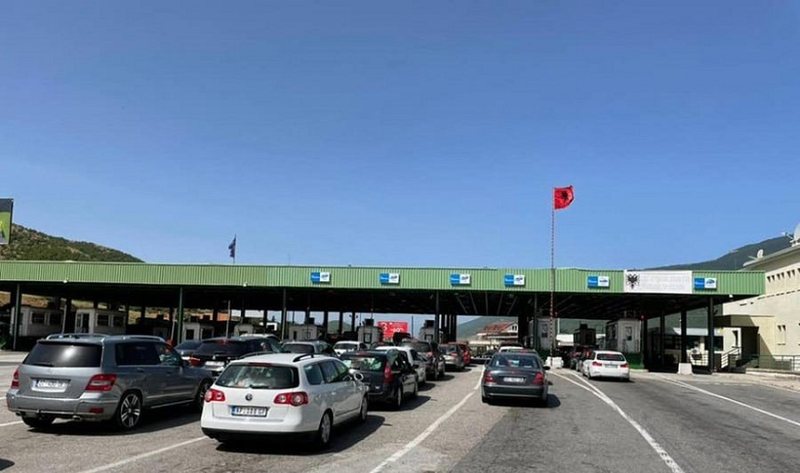 Fluks i madh në Morinë, 69 mijë qytetarë nga Kosova hynë në Shqipëri vetëm gjatë fundjavës