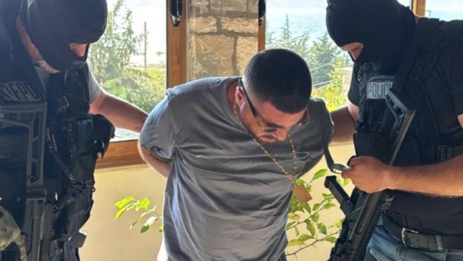 Strehohej në Dubai; kush është Flodian Plaku, vrasësi me tre emra që u arrestua në Vlorë
