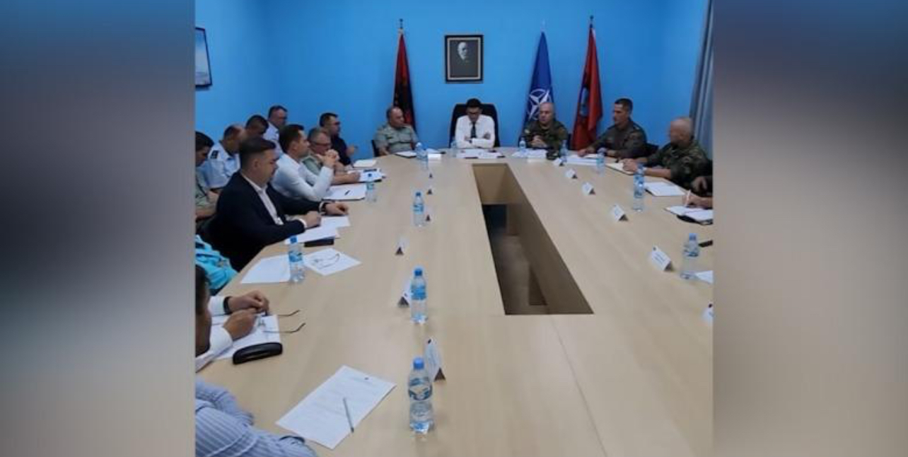 Nga sistemet kundërajrore deri te rihapja e shkollës së aviacionit në Vlorë/ Ministri Vengu prezanton 3 pikat për modernizimin e flotës ajrore shqiptare