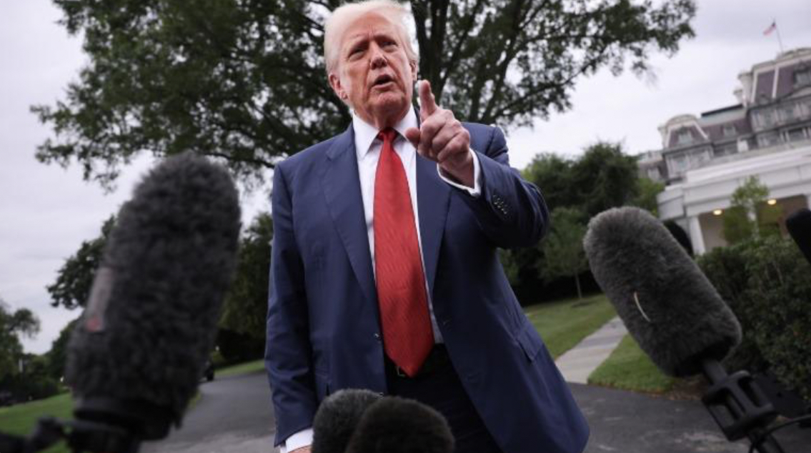 Cirku i tarifave doganore vazhdon! Trump i drejtohet BE-së: Pa investime në SHBA, tarifat do të jenë 35%! Evropa: Marrëveshja është afër
