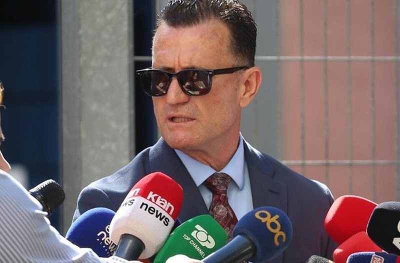 Avokati i Ilir Metës braktis seancën për “lirimin” nga burgu: Vendimi ishte i paracaktuar, nuk keni shanse ju të talleni me mua (Meta mbetet në burg)
