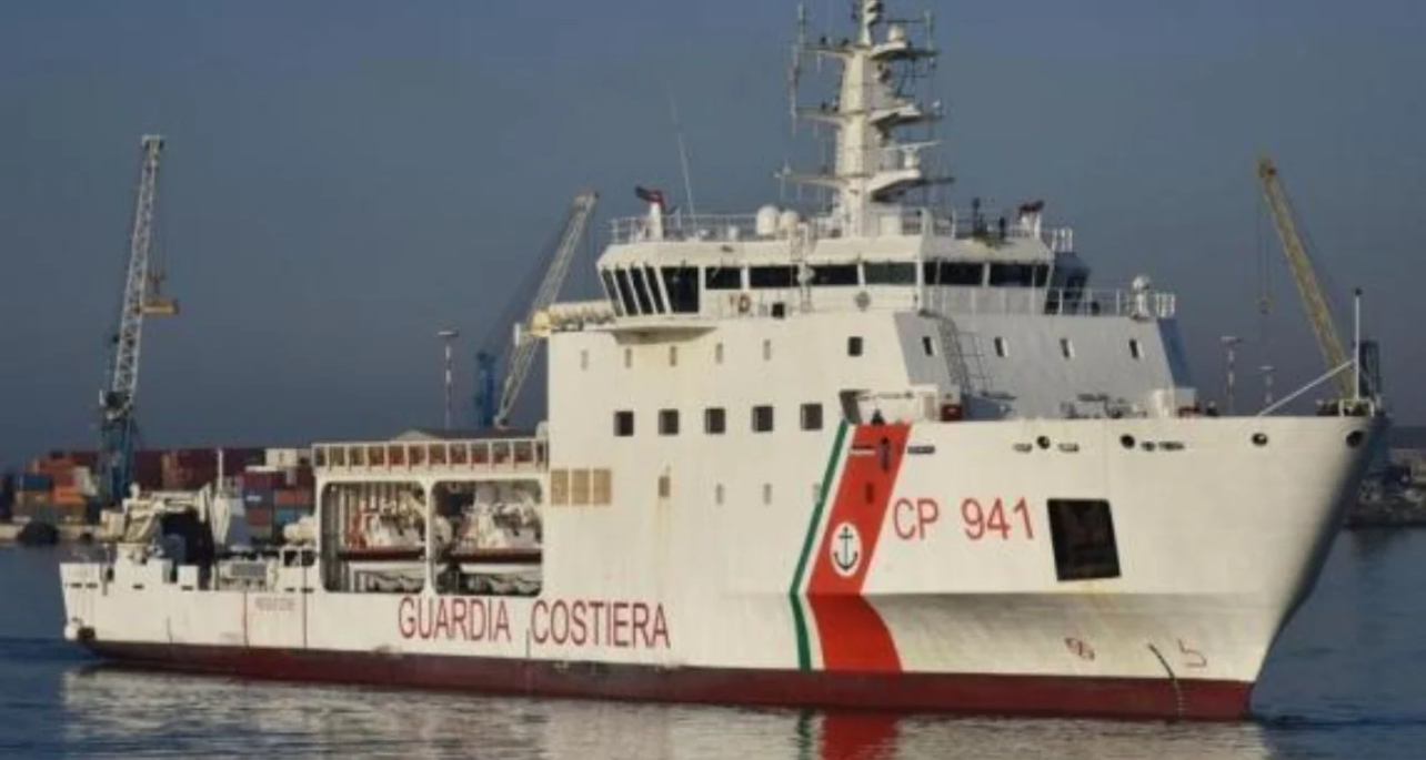 Përmbyset varka me 100 emigrantë pranë Italisë, dyshohet për 20 të vdekur dhe 27 të zhdukur