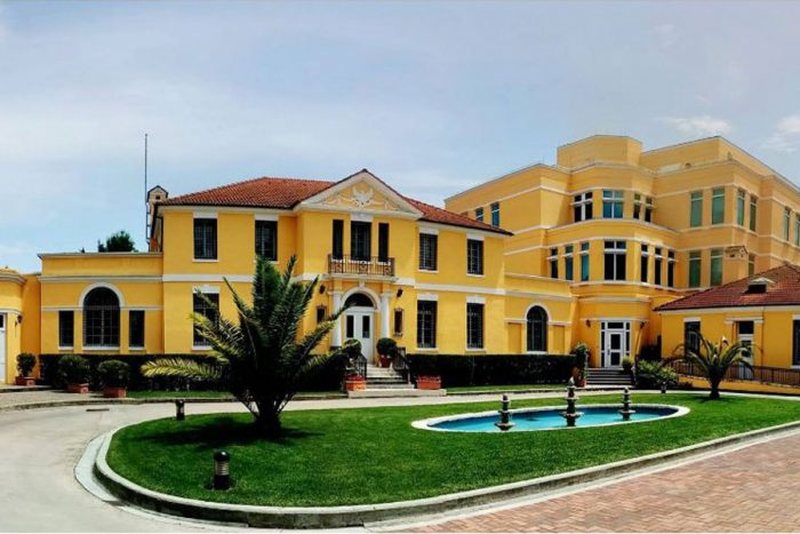 Zjarret në Shqipëri – Ambasada e SHBA apel qytetarëve amerikanë: Tregoni kujdes