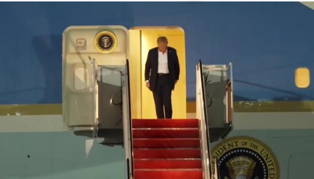 Donald Trump bisedë të gjatë telefonike me Presidentin Zelensky pas takimit me Putinin