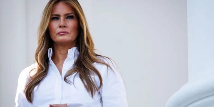 Zbulohen prapaskenat e takimit/ Fëmijët e rrëmbyer në Ukrainë, Donald Trump i dorëzon Putinit letrën e Melanias