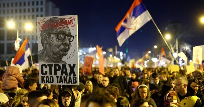 Revoltat në Serbi, lëvizja studentore: Vuçiç po e dërgon vendin në luftë civile