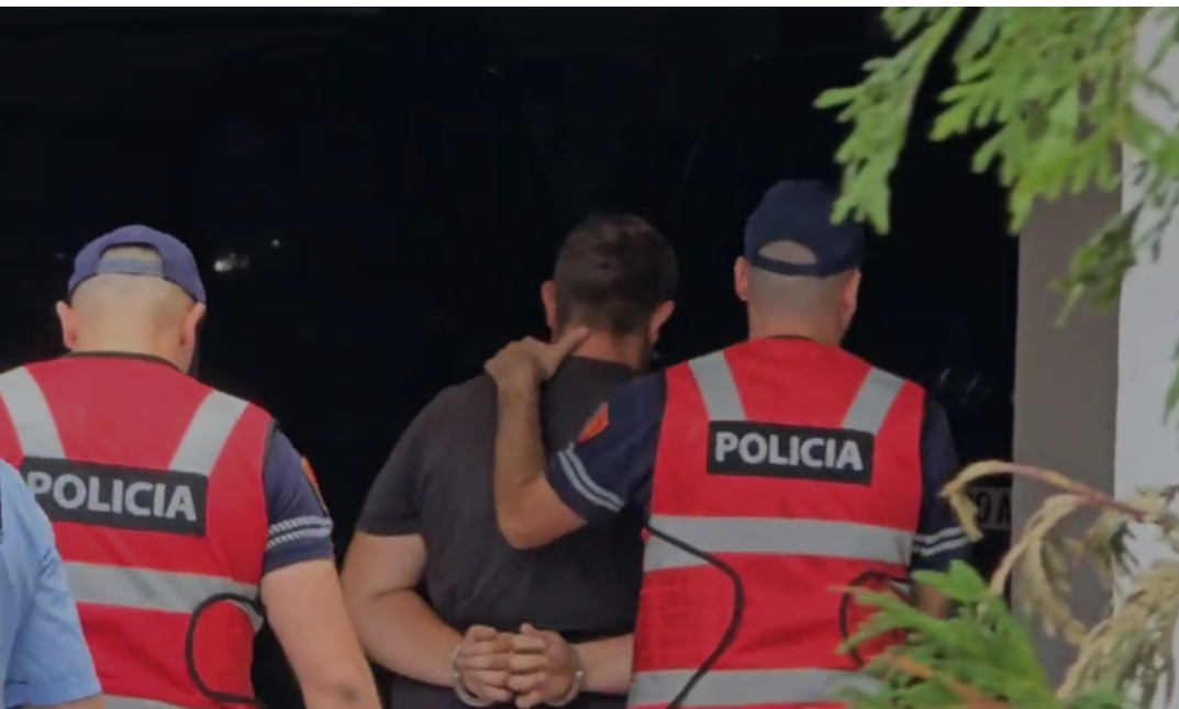 Vrasja me thikë e 14-vjeçarit në Maliq! Mbahet sot seanca për caktimin e masës, të arrestuarit mbërrijnë në Gjykatë