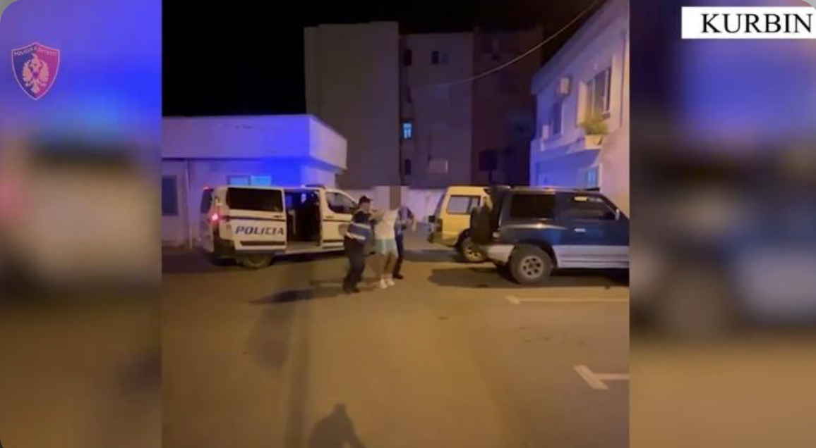 Plagoset me thikë 50-vjeçari në Laç, dërgohet te spitali i Traumës! Arrestohet autori 33-vjeçar