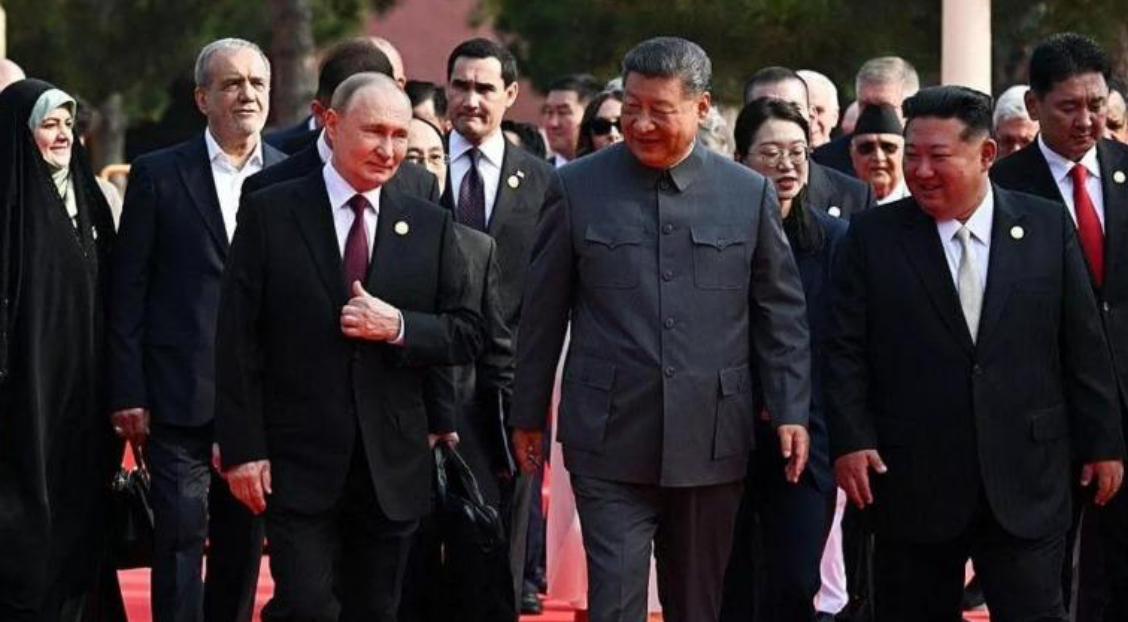 Kina prezanton armë të reja në paradën ushtarake, Xi mirëpret Putinin dhe Kim: Bota duhet të zgjedhë midis luftës e paqes! Trump: Po komplotoni kundër SHBA