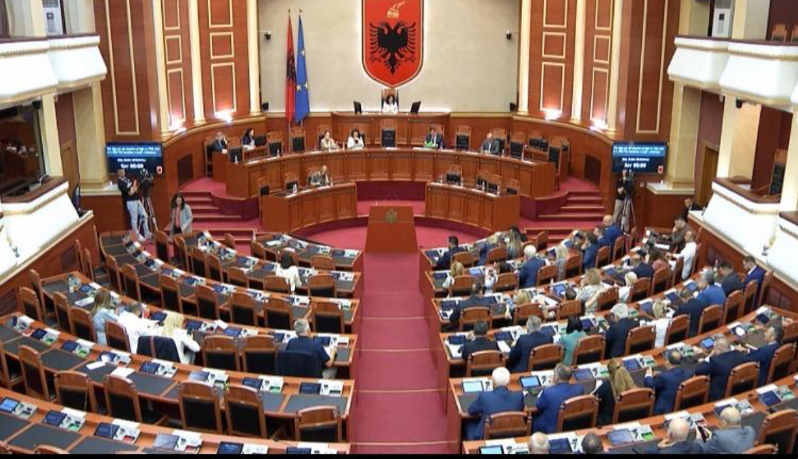 Sot seanca e parë e legjislaturës së XI-të të Kuvendit, pritet të betohen 140 deputetët dhe zgjidhet kryetari i ri! Do drejtohet nga Vasil Llajo