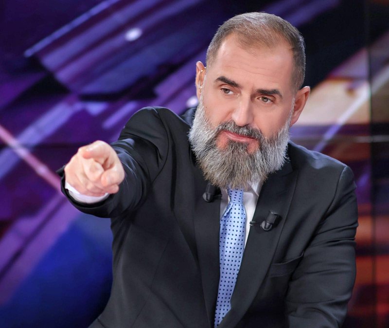 Berisha sulmon Bujar Leskajn me Çim Pekën: Bën plazh me Vullnet Sinajn, ti s’duhet të shkelësh më në selinë e PD