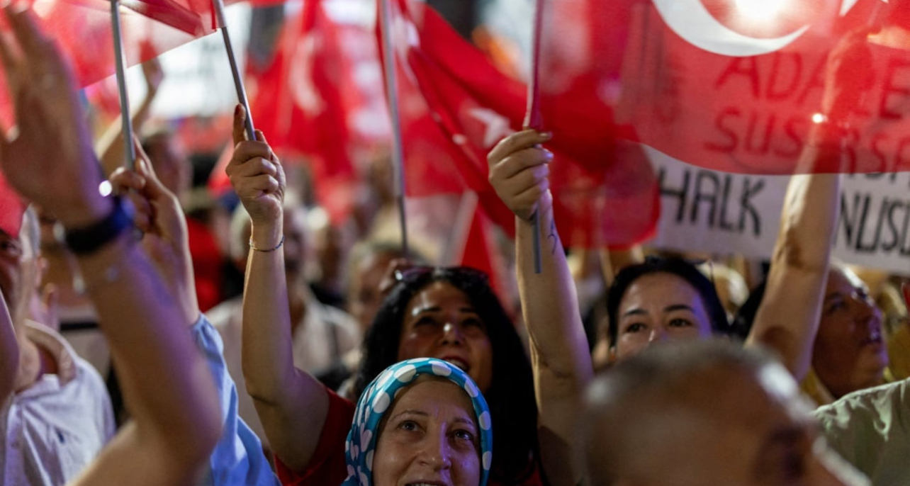 Skandal në Stamboll/ Arrestohet një tjetër kryebashkiak i CHP-së së bashku me 47 zyrtarë të tjerë, tensionet politike në Turqi marrin “zjarr”