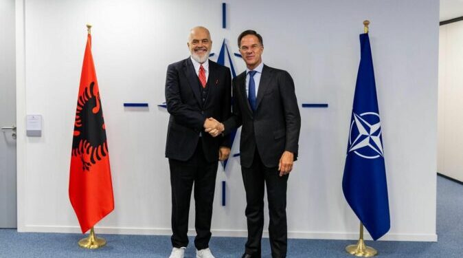 “Miku im i ngushtë Rama…”, Rutte batuta me kryeministrin: Ju jeni shumë i gjatë, por Shqipëria…