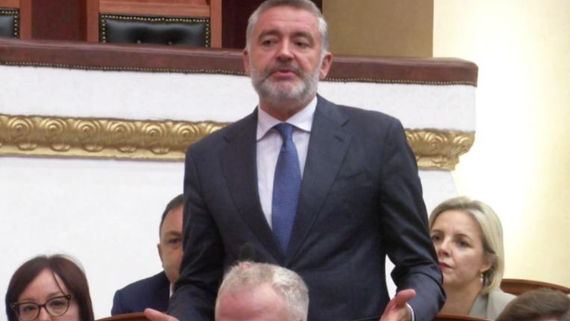 Klosi – opozitës: Mos bëni të fortin! Flisni për Diellën, por sa herë ka dalë Berisha me Ipad duke nxjerrë qytetarin dixhital