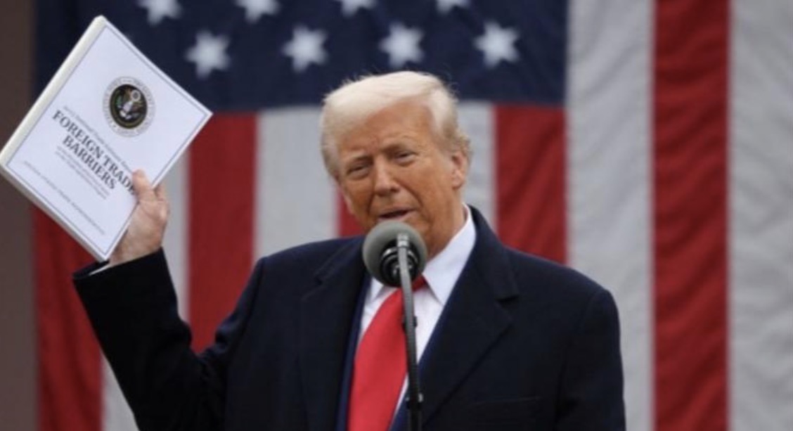 Trump njofton tarifa të reja doganore: 100% për ilaçet, 50% për mobiljet dhe 25% për kamionët! Hyjnë në fuqi më 1 tetor