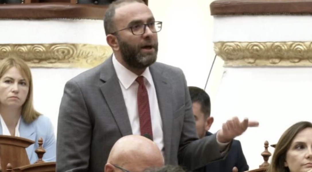 Bardhi-maxhorancës: Thoni keni krijuar normalitet në Kuvend, por refuzoni debatin! Mocioni të mbahet të enjten