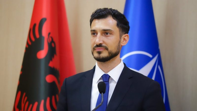 Jep dorëheqjen kreu i departamentit ‘Brain Gain’ në PD/ Mustafaj ‘mesazh’ Berishës: Kur drejtuesit bllokojnë garën, rrezikohet vetë struktura