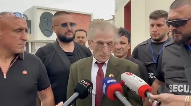 Avokati i Berishës ‘xheloz’ për profesor Pilinçin: Shikoni si e ‘ruan’ Edi Rama…