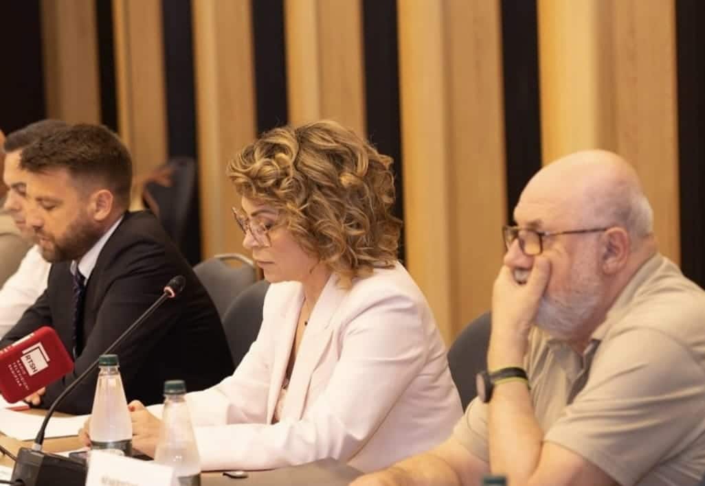 “Po punohet për kapërcimin e situatës”, Eni Vasili: S’mund të hidhet baltë mbi ata që s’kanë përgjegjësi për borxhin e krijuar në RTSH