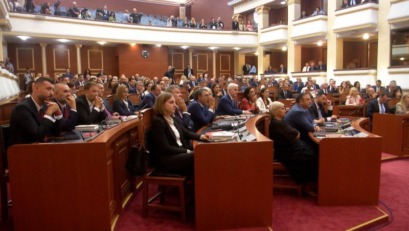Nga 140 në 101 deputetë – Ekspertët: Parlamenti më i vogël do të ishte më efikas