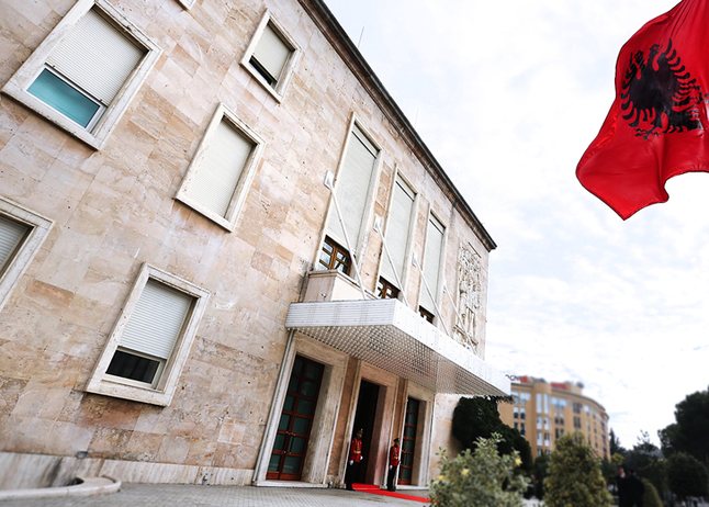 Programi ekonomik i qeverisë “RAMA 4”: Turizëm dhe prodhim municionesh “Made in Albania”!