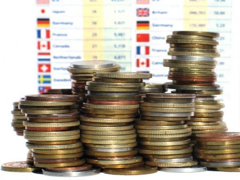 Euro zbret poshtë 97 lekëve, largimi i turistëve nuk e forcon monedhën europiane