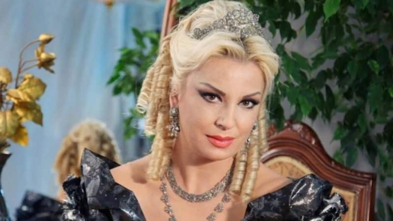 VIDEO: Incident në Teatrin e Operës dhe Baletit, momenti kur sopranoja Eva Golemi rrëzohet në skenë