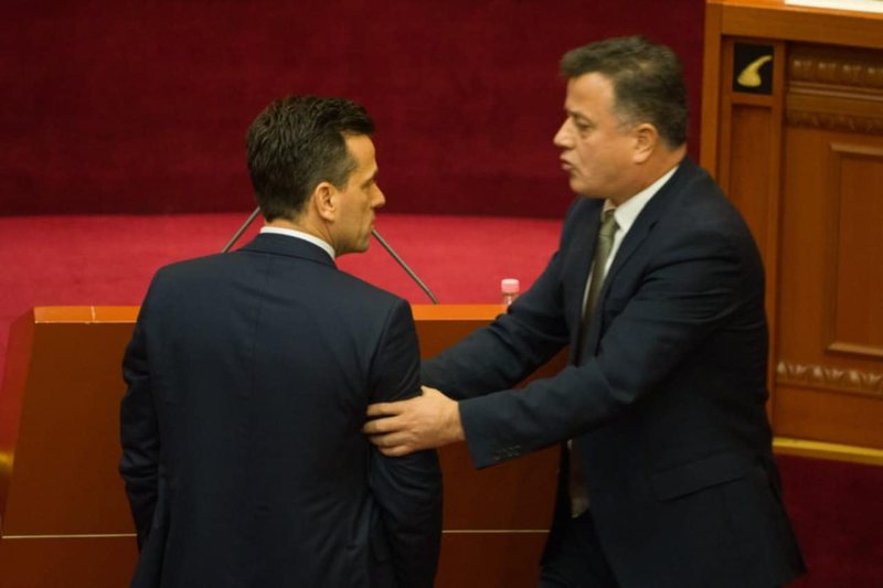 Agron Shehaj replikon me Flamur Nokën: Vërtet mendoni se jeni në gjëndje të vini kushte?